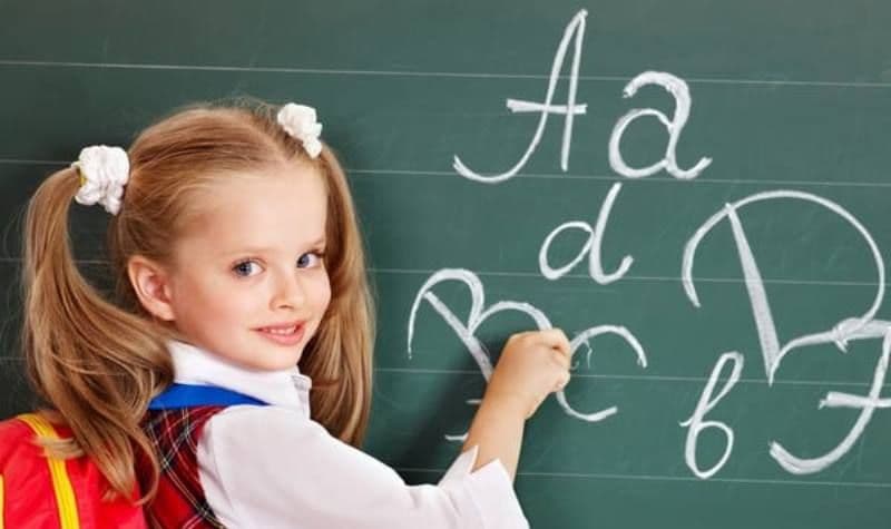 De astăzi încep înscrierile copiilor la şcoală. Cum se completează cererea pentru înscrierea la clasa pregătitoare