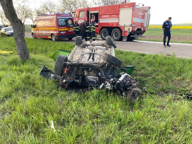 Accident grav pe drumul Botoșani - Roma! O femeie a decedat și un tânăr a ajuns la spital - FOTO
