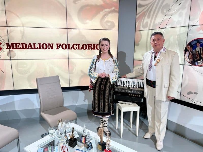 Tată și fiică: un singur vis. Lorena și Marcel Dupu invitați la emisiunea „Medalion Folcloric”, TVR Iași - FOTO