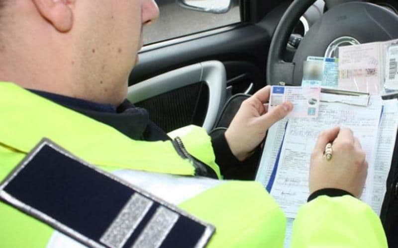 Botoșănean prins beat mangă la volan, deși avea permisul suspendat