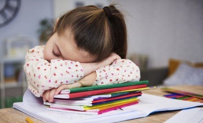 Sindromul oboselii cronice la copii alertează medicii din România „Există o presiune foarte mare legată de competitivitate, de performanță”
