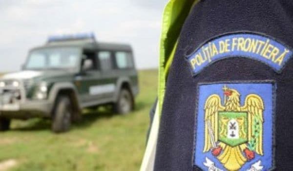 Autoturism și țigarete de contrabandă reținute după o urmărire