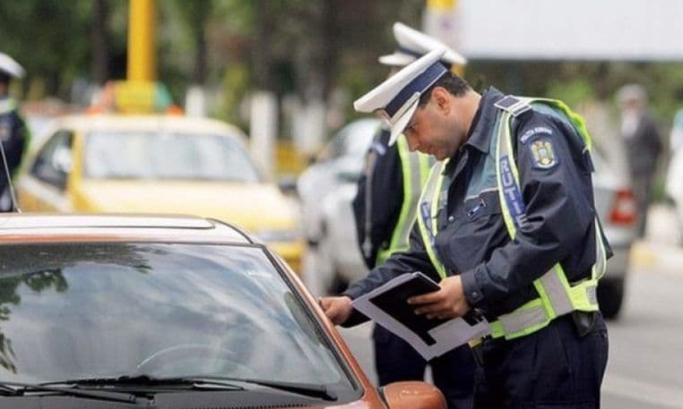 Intervenții ale polițiștilor în week-end: 16 permise de conducere și 4 certificate de înmatriculare reținute