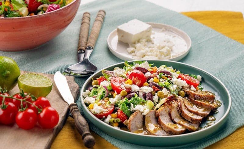 Mușchi de porc mexican și salată caldă de legume