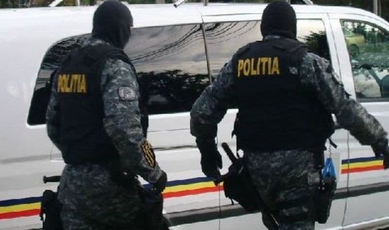 Femeie bănuită de contrabandă, reținută de polițiști în urma unor percheziții