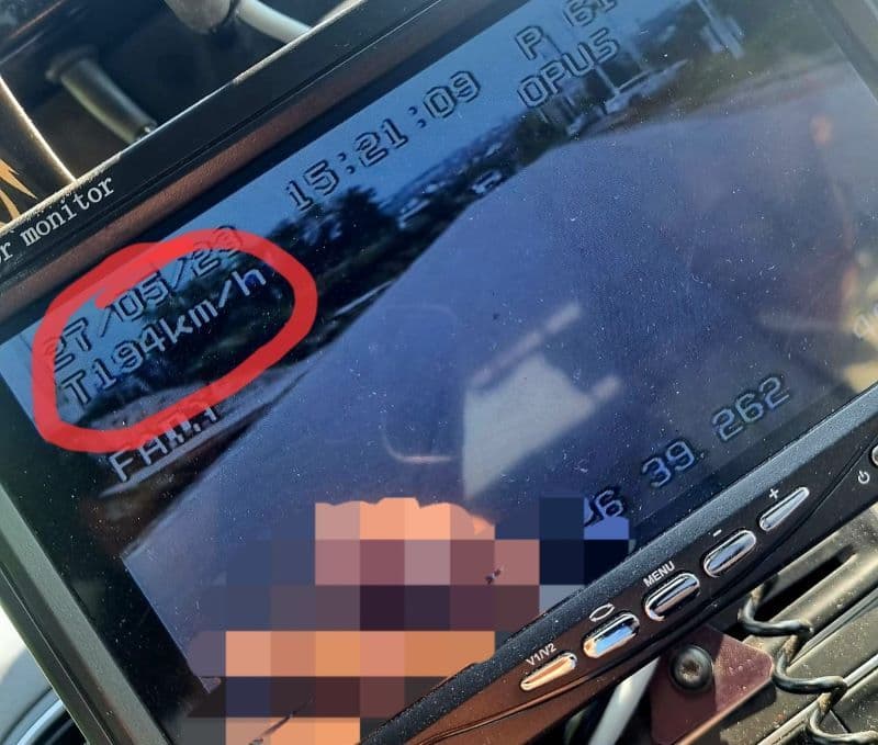 Tânăr depistat de polițiști circulând cu aproximativ 200 de km/h în localitate