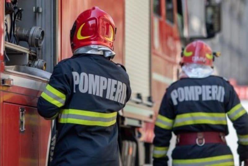 Tragic! Un bărbat a decedat după ce rulota în care locuia a fost cuprinsă de flăcări