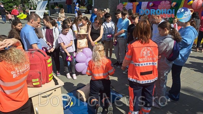 Copiii dorohoieni... pe urmele salvatorilor - FOTO