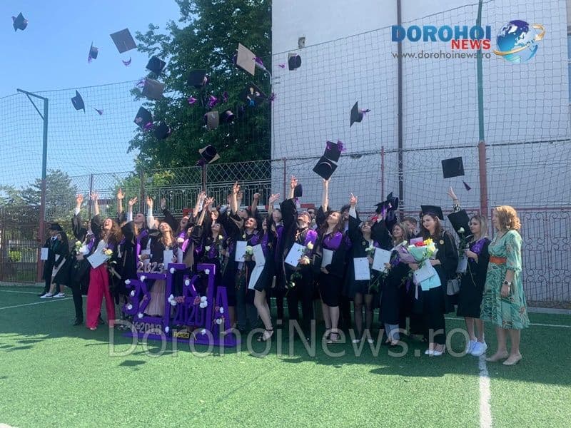 „Timp, încotro mergi?” - Emoțiile ultimului clopoțel pentru promoția 2023 a Liceului „Regina Maria” Dorohoi – FOTO