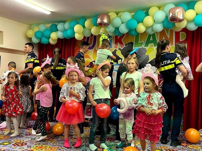 La joacă cu polițiștii - FOTO