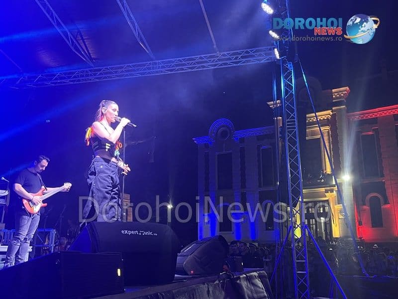 Alina Eremia a oferit magie prin melodiile cântate la Dorohoi - VIDEO / FOTO