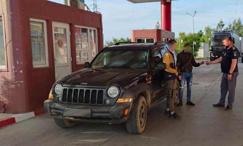 Permis de conducere fals, obținut cu 5000 de lei, descoperit la Vama Stânca - FOTO