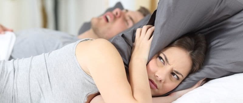 Sforăitul, o problemă din ce în ce mai gravă