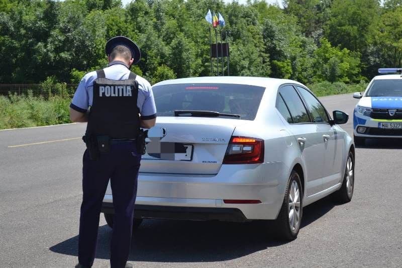 Depistați la volan deși nu dețineau permis de conducere 