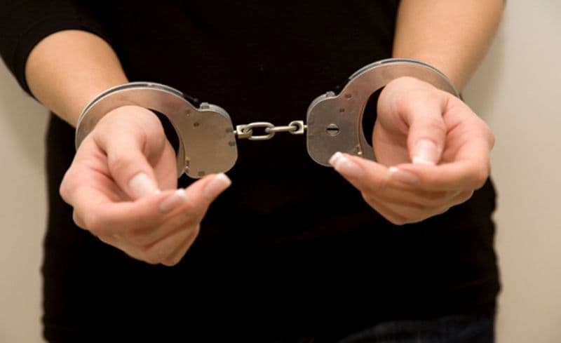 Femeie cercetată pentru furt în Italia, reținută de polițiști
