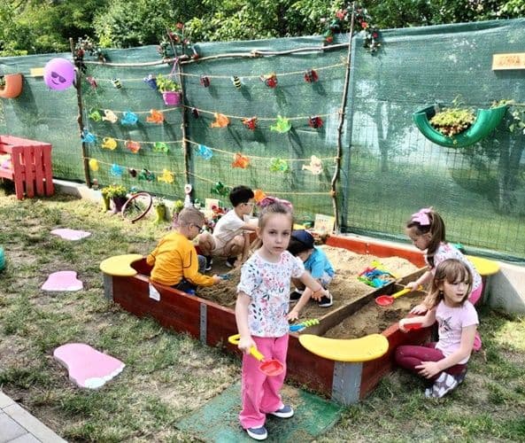 Grădina de Relaxare, Liniște și Învățare inaugurată la Grădinița cu Program Prelungit „Albă ca Zăpada” din Dorohoi - FOTO