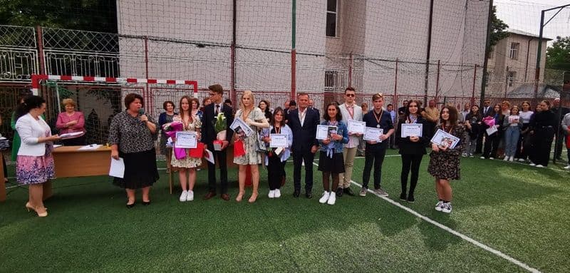 Final de an școlar (și) pentru liceenii de la Regina Maria Dorohoi – FOTO