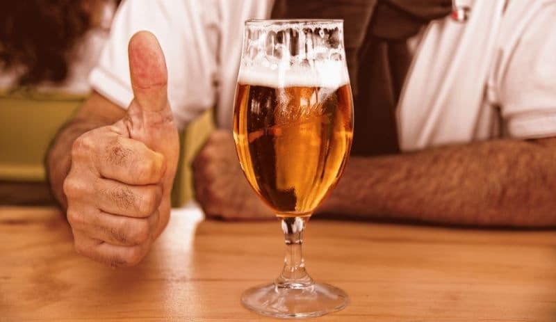 Un pahar de vin sau o halbă de bere, pe zi, te scapă de depresie
