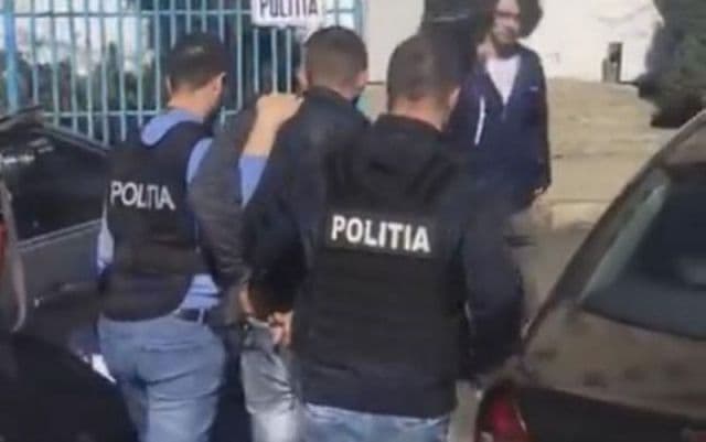 Bărbat reținut pentru încălcarea ordinului de protecție, distrugere și amenințare