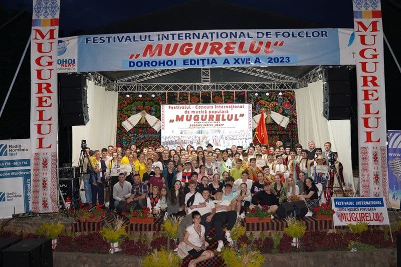 Regal folcloric oferit de ansambluri și formații prezente la Festivalul Internațional „Mugurelul” 2023 - FOTO