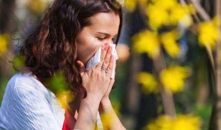 Remedii naturale pentru alergii de sezon