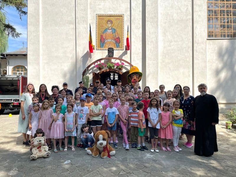 Copiii învățați să-și protejeze viața - FOTO