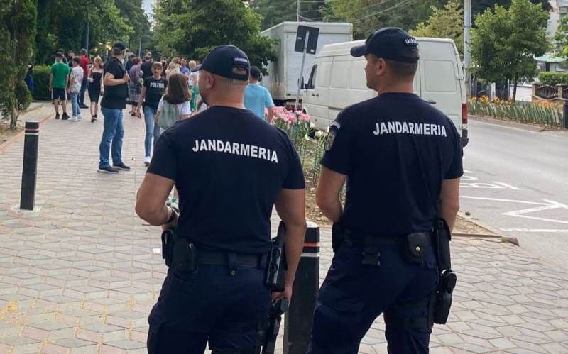 Bărbat prins că fuma „iarbă” pe o stradă din Botoșani