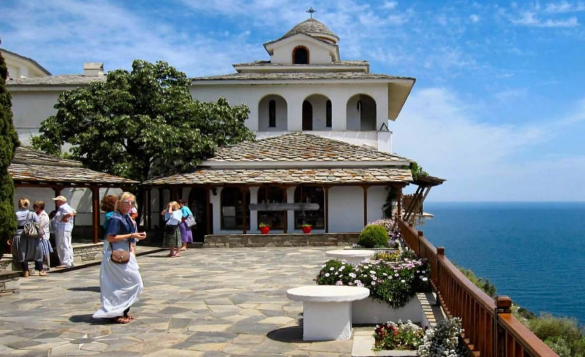 Turiști români furați în parcarea mănăstirii Mihail și Gavriil din Thassos