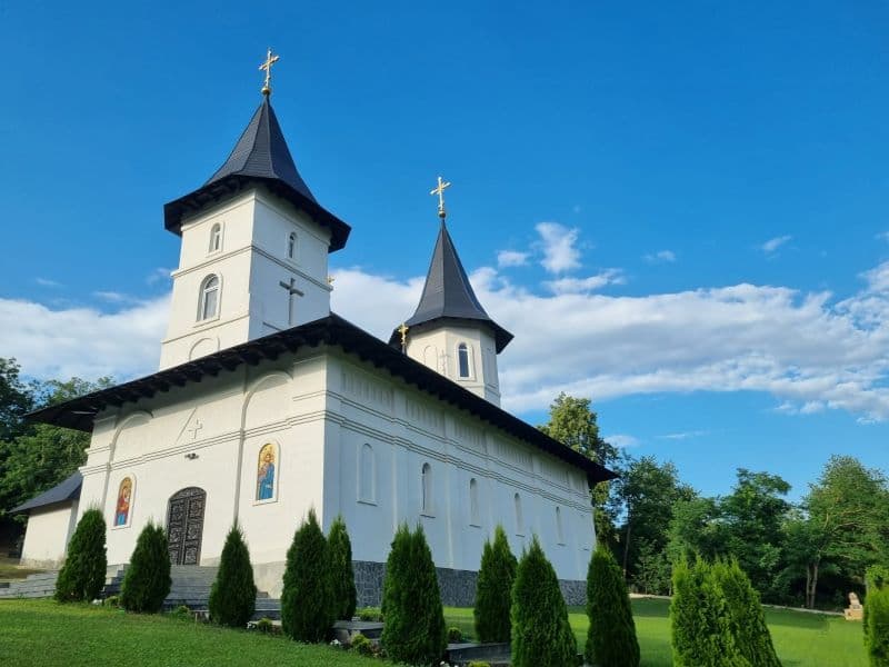 Slujbă de sfințire a picturii și a catapetesmei la Parohia „Nașterea Maicii Domnului” Concești – VIDEO / FOTO