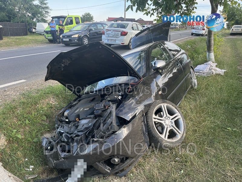 Accident la Dealu Mare! Două mașini au intrat în coliziune din cauza neatenției - FOTO