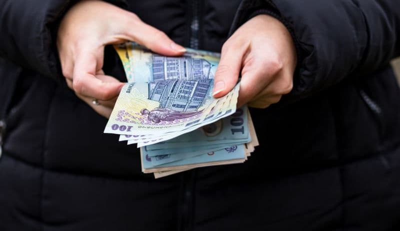 Milioane de români vor primi mai mulți bani începând de săptămâna următoare
