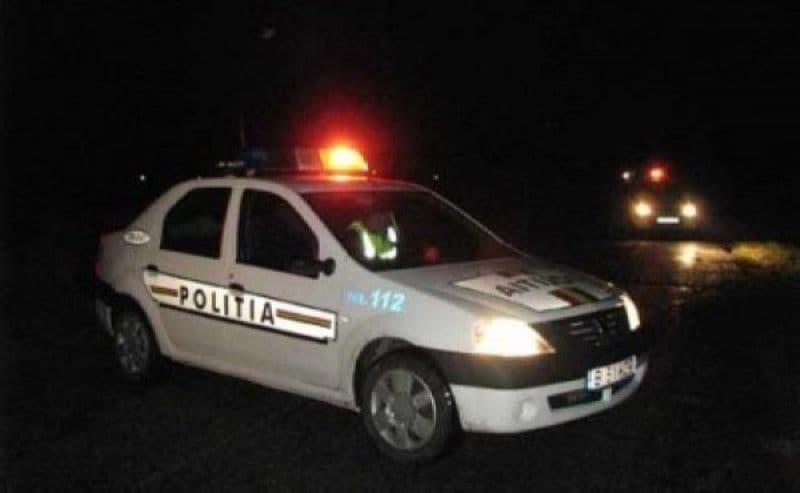 O tânără s-a urcat beată la volan și a lovit un autoturism staționat pe marginea părții carosabile