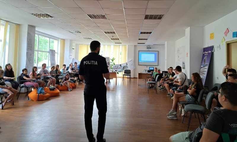 Zile de vară alături de polițiști
