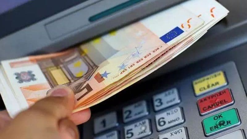 Un ungur a primit 367 de salarii în loc de 1, din greșeală