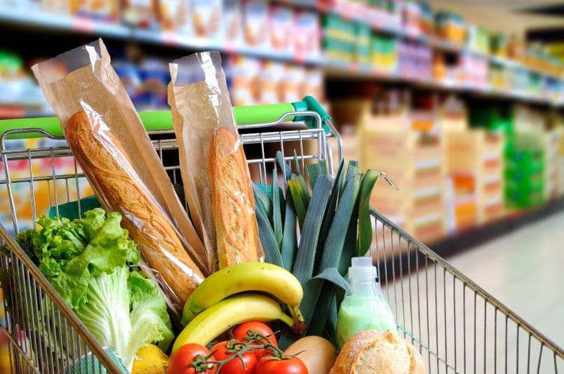 Scăderi de prețuri la unele alimente. Începând cu 1 august s-au ieftinit lactatele, produsele din carne, fructele și legumele