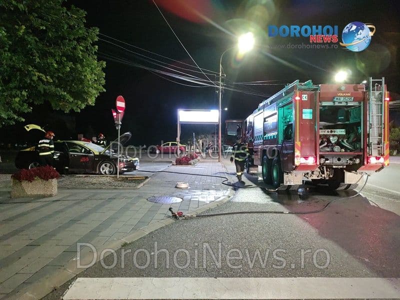 Taxi cuprins de flăcări la Dorohoi. Pompierii au intervenit pentru a limita extinderea flăcărilor – FOTO