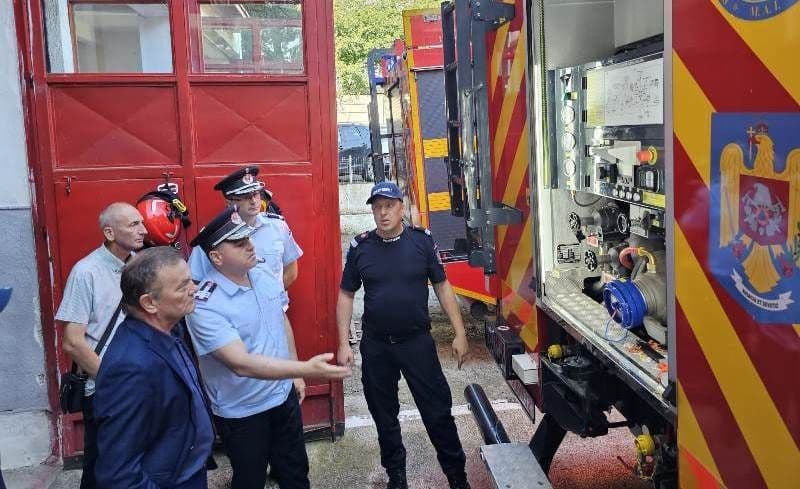 Detașamentul de Pompieri Dorohoi dotat cu o autospecială de stingere cu apă și spumă nouă - FOTO