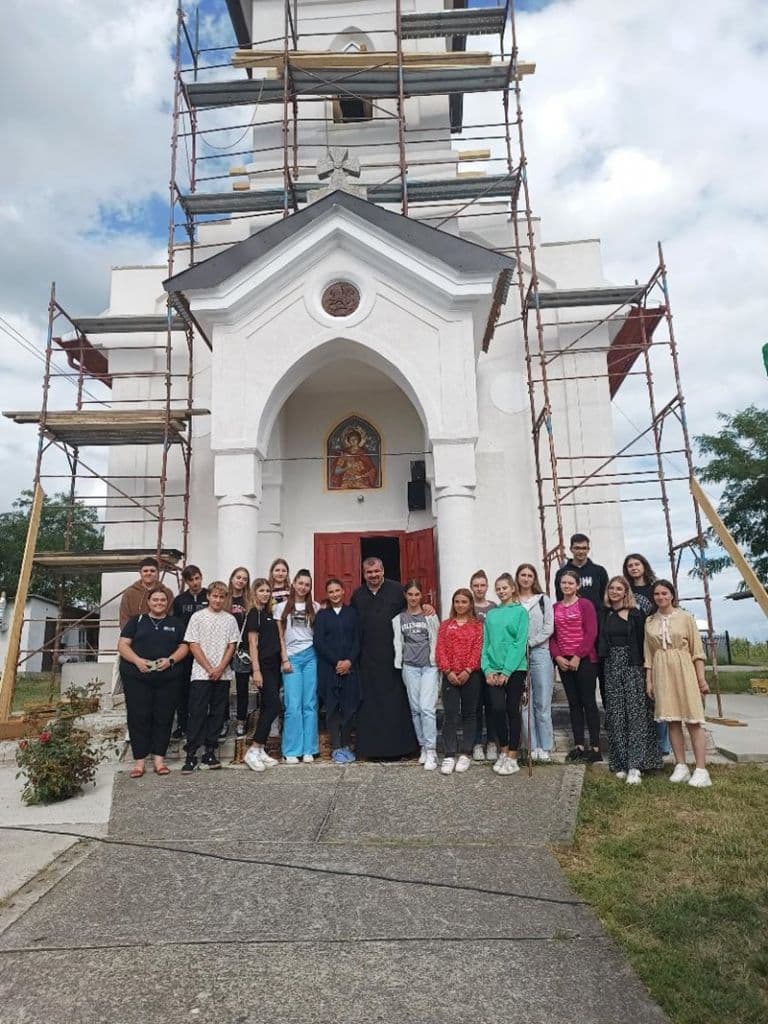 Seminar pentru tineri desfășurat la parohia „Sf. Gheorghe” Ionășeni, Vf. Câmpului - FOTO