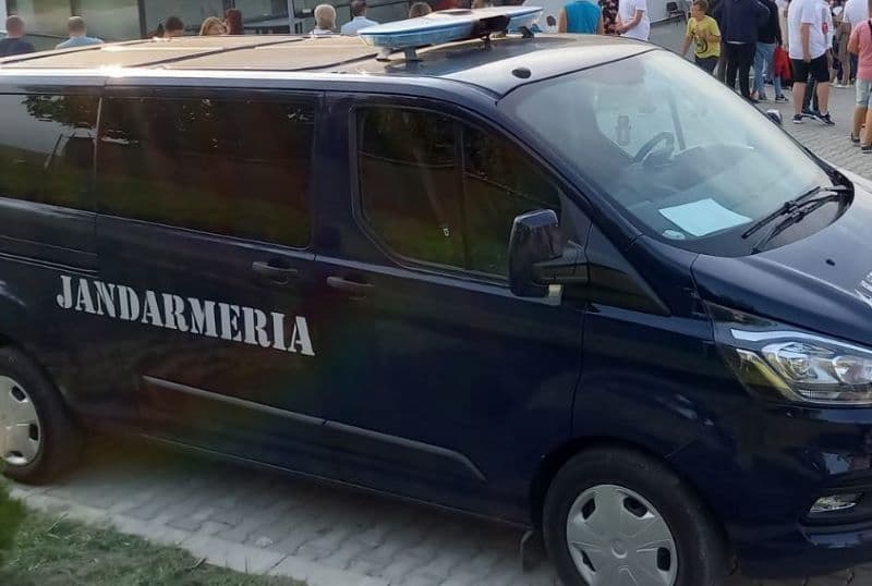 Bărbat amendat după ce a făcut scandal în fața unui cazinou. Jandarmii continuă acțiunile de ordine și liniște publică