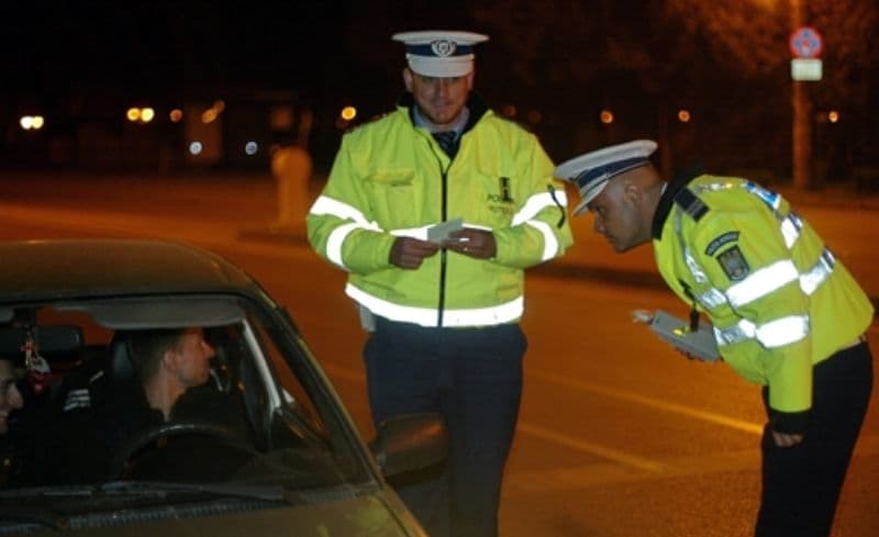 Polițiștii și jandarmii în acțiune noaptea trecută. Amenzi de peste 76.000 de lei și 13 permise reținute