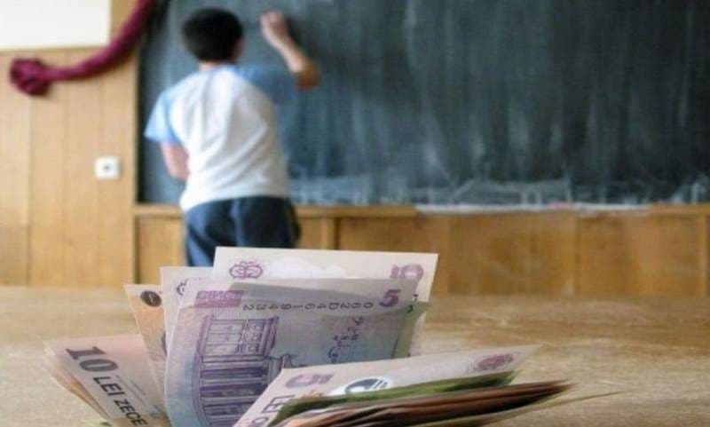 Schimbări în Legea învățământului preuniversitar. Elevii pot primi până la 3.000 de lei pe lună