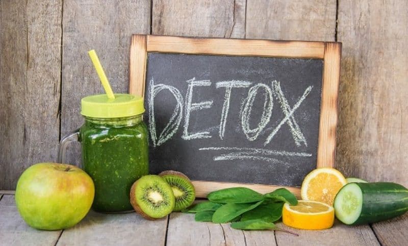 Șase moduri prin care poți să îți detoxifici corpul în 24 de ore