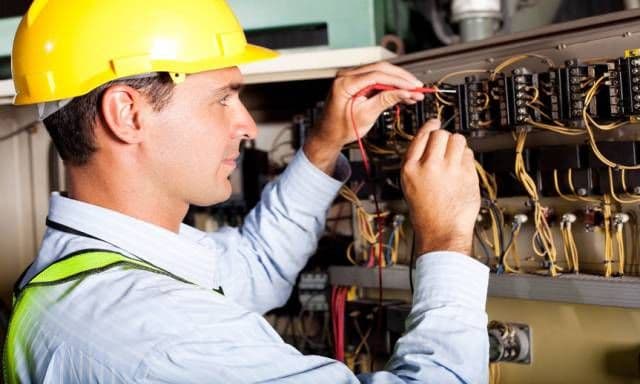 CONTED Dorohoi angajează bărbați în vederea calificării în meseria de electrician și administrator rețea de calculatoare