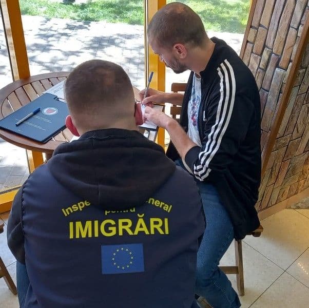 Polițiștii de imigrări continuă acțiunile pentru siguranța cetățenilor în sezonul estival 