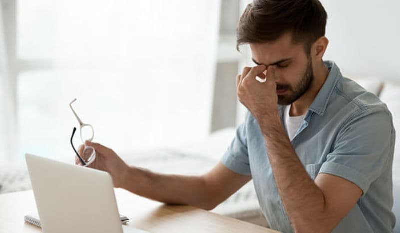 Cum să-ți protejezi vederea atunci când lucrezi mult la computer