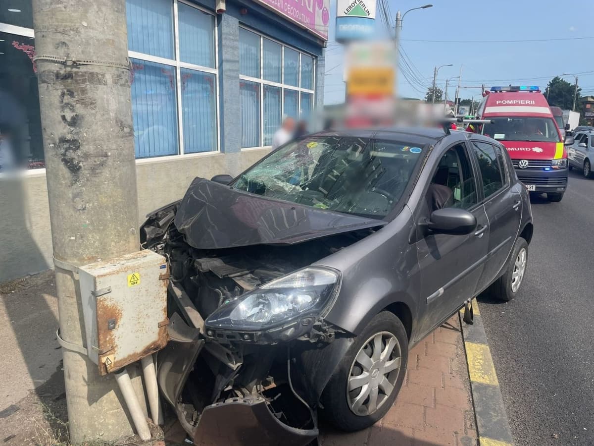 Suceava: Patru pietoni loviți pe trotuar de o mașină scăpată de sub control