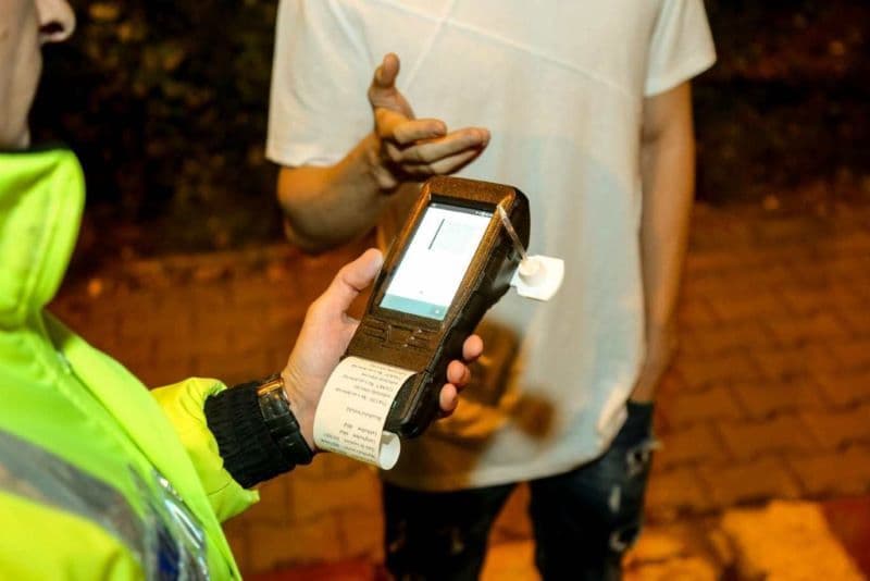 Șofer din Brăești care mergea cu viteză, oprit de polițiști. Acesta a ieșit pozitiv la testarea cu DrugTest