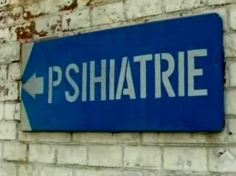 Bărbat din Vârfu Câmpului internat la psihiatrie după ce a amenințat că dă foc casei vecinului