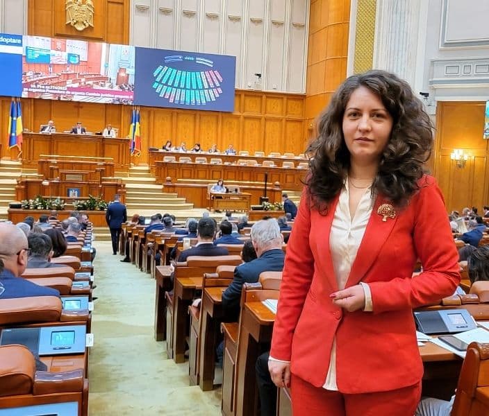 Alexandra Huțu: „De astăzi botoșănenii pot selecta operatorii care le vor instala panourile fotovoltaice.”