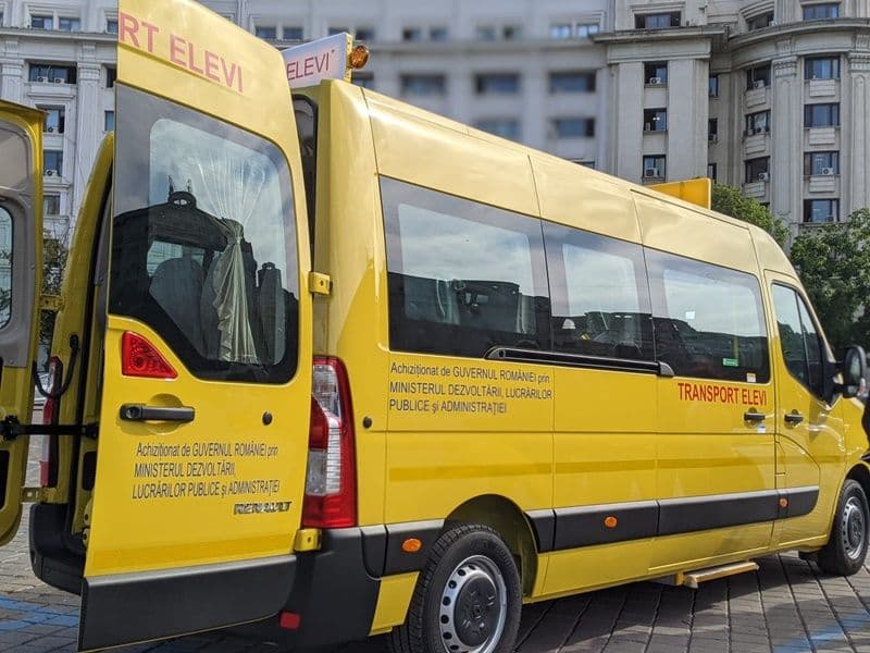 Microbuze școlare pentru elevii din județul Botoșani